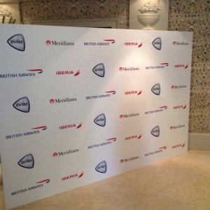 Media wall / backdrop autoportante